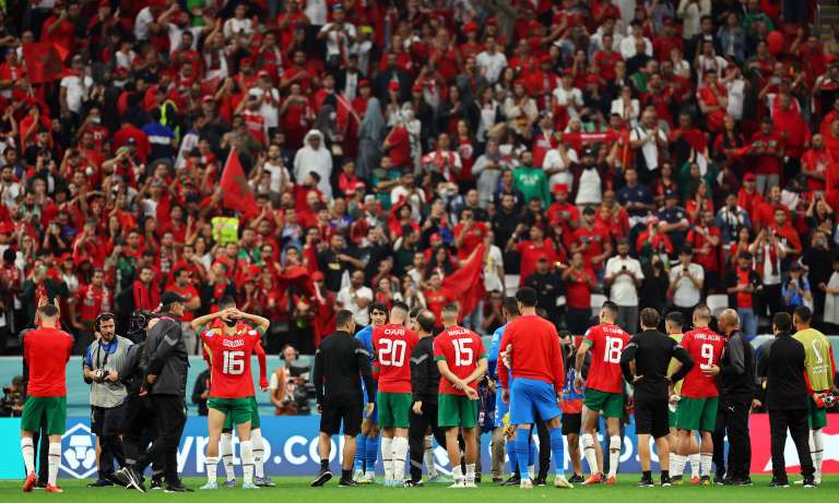 Al Khor (Qatar), 14/12/2022.- Players of Morocco react after losing the FIFA World Cup 2022 semi final between France and Morocco at Al Bayt Stadium in Al Khor, Qatar, 14 December 2022. (Mundial de Fútbol, Francia, Marruecos, Catar) EFE/EPA/Tolga Bozoglu