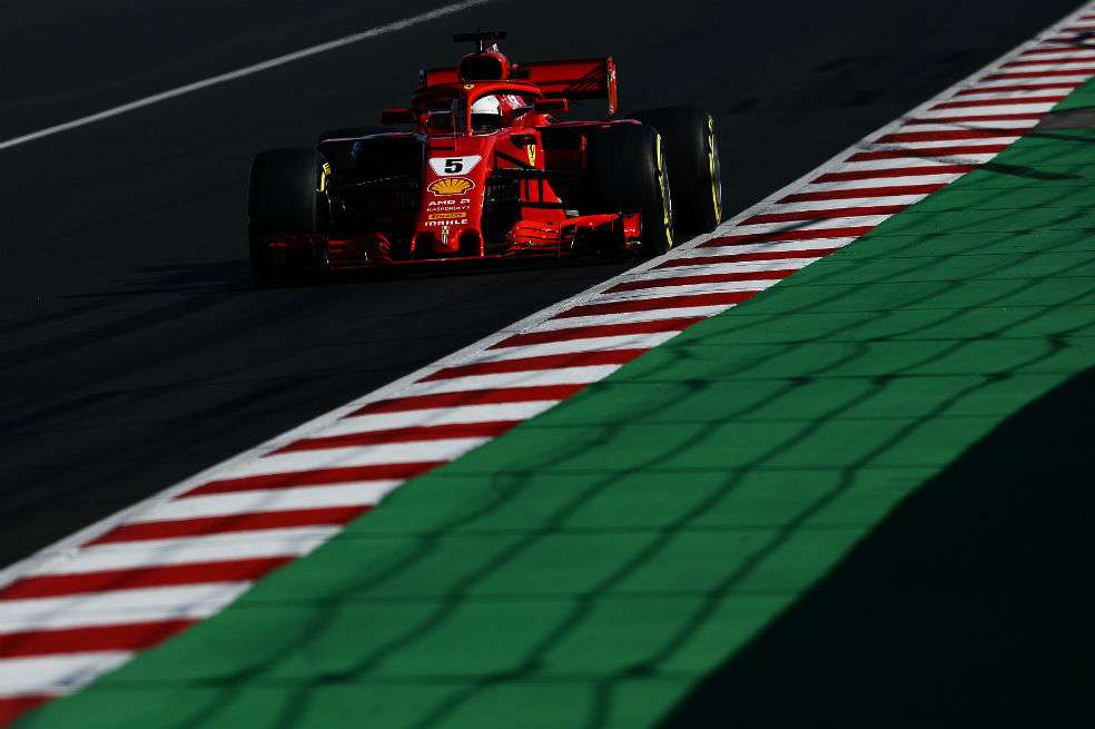 Sebastian Vettel, cuatro veces campeón del mundo con Red Bull entre 2010 y 2013, y ahora en Ferrari, es el mejor ejemplo de éxito de los formadores de jóvenes talentos del equipo. / AFP