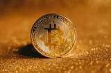 Bitcoin cae por debajo de los USD 70.000 en medio de tensión en Oriente Medio