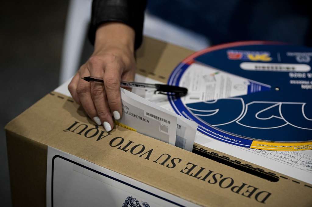 A las 4:00 p.m. cerrarán las urnas en todo el país e iniciará el preconteo para definir el nuevo presidente de la República entre Abelardo de la Espriella e Iván Cepeda.