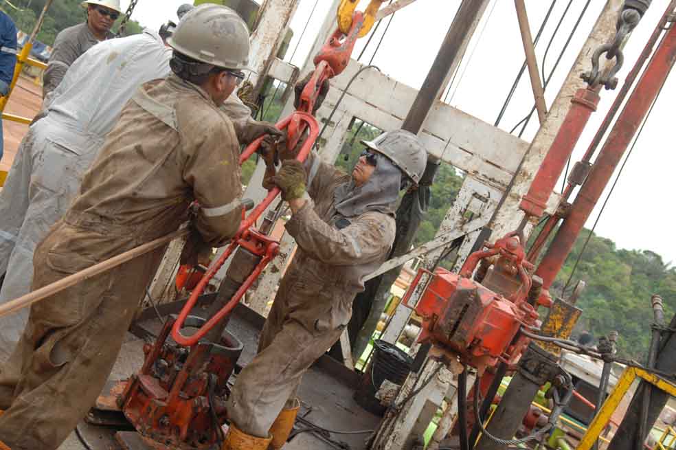 El ministro de Hacienda, Mauricio Cárdenas, insistió recientemente en que debe fortalecerse la producción petrolera del país.  / Archivo