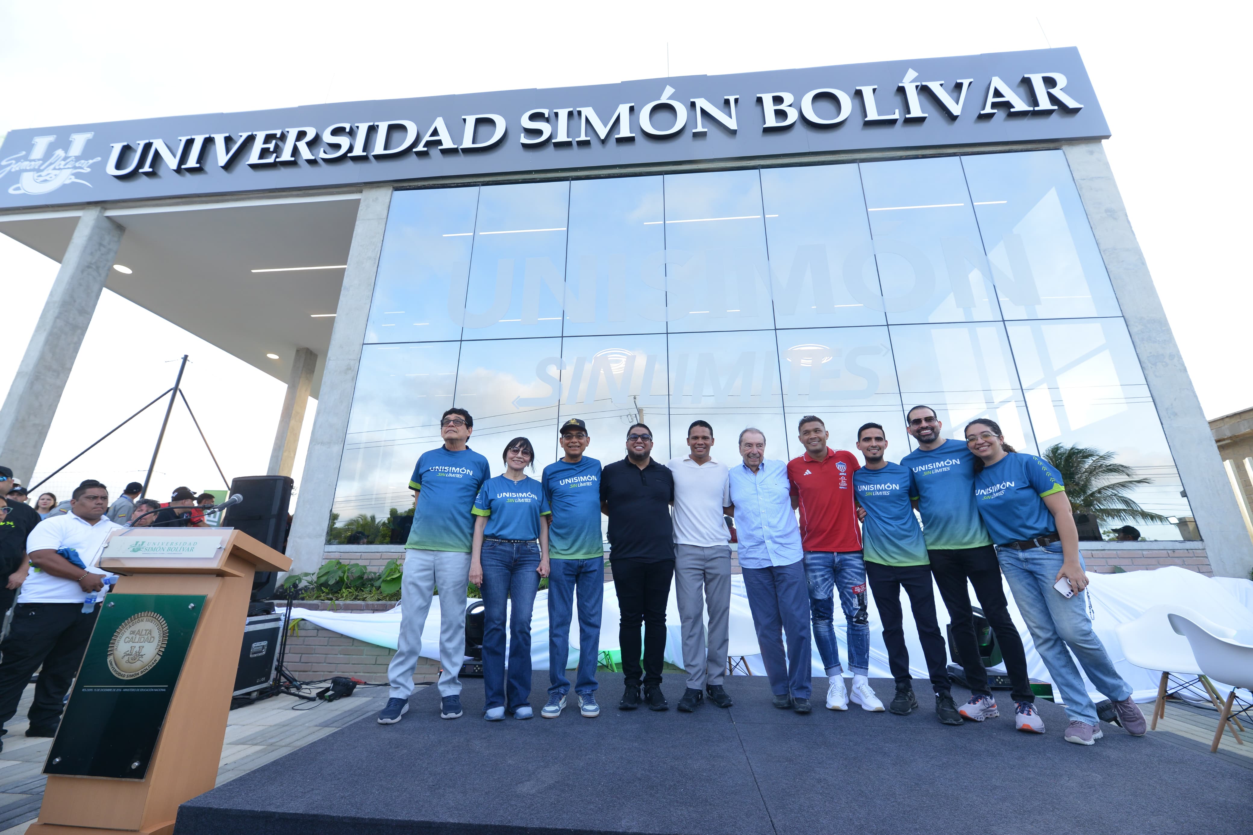 El rector José Consuegra presidió la inauguración de la Sede Campestre de Unisimón. Al evento asistieron el alcalde del municipio, Plinio Cedeño; el dirigente Fuad Char, y los futbolistas Carlos Bacca y Teófilo Gutiérrez.