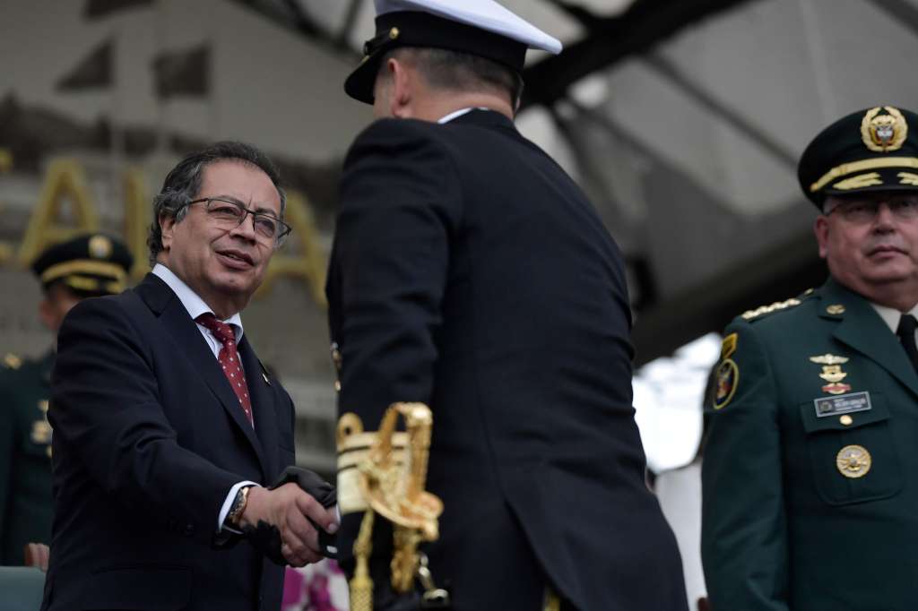 Presidente de la república durante la transmisión de mando del Comando General de las Fuerzas Militares de Colombia donde se posesionó el almirante Francisco Hernando Cubides Granados