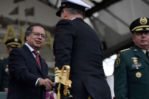 Presidente Petro ordena retiro de general por presuntos nexos con narcotraficantes