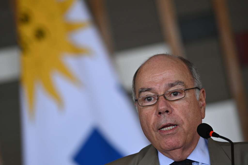 AME360. BRASILIA (BRASIL), 07/03/2023.- El ministro de Relaciones Exteriores de Brasil, Mauro Vieira, participa en una rueda de prensa junto a su homólogo de Uruguay, Francisco Bustillo (fuera de cuadro), hoy, en el Palacio de Itamaraty en Brasilia (Brasil). Los ministros uruguayos de Relaciones Exteriores, Francisco Bustillo; de Economía y Finanzas, Azucena Arbeleche, y de Transporte y Obras Públicas, José Luis Falero, realizan una visita oficial en Brasil en medio de las discordias en el Mercosur por las negociaciones uruguayas de un tratado de libre comercio con China. EFE/ Andre Borges