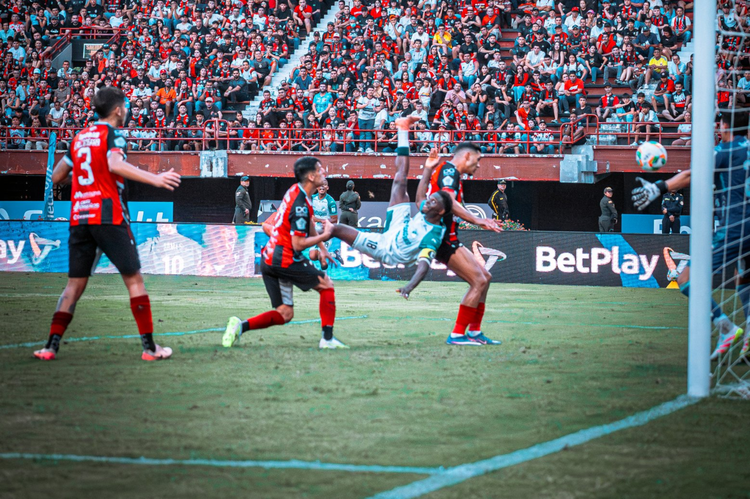 Así fue el impresionante gol de Hurtado.