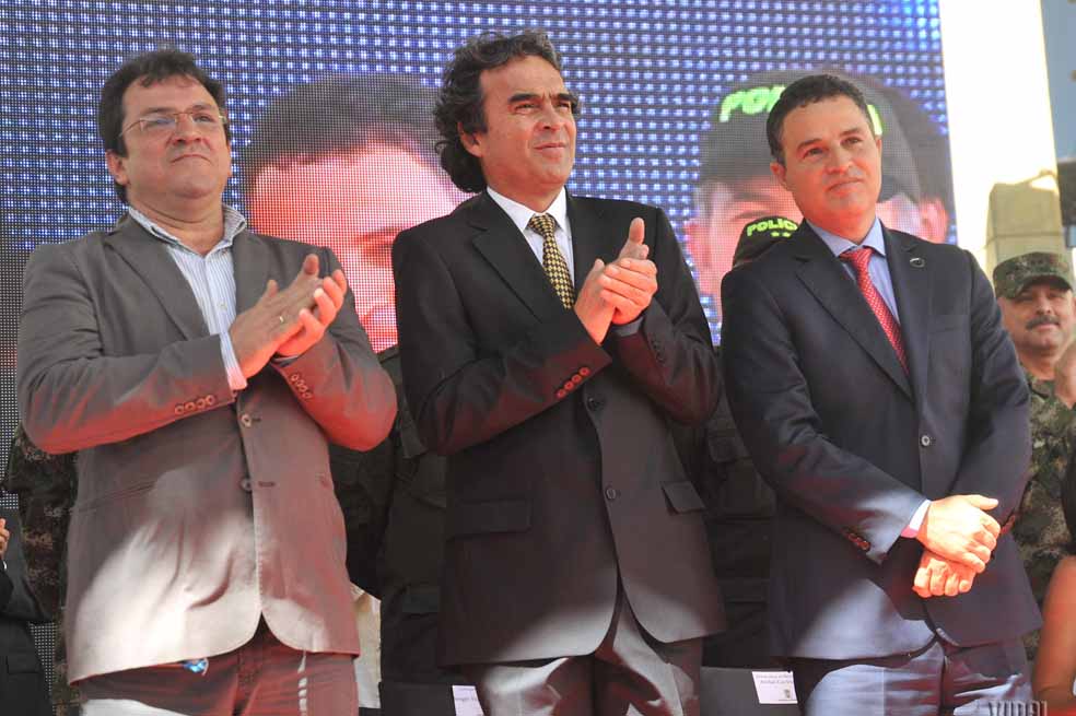 Llegada de Alonso Salazar (izq.) a la presidencia Verde facilitaría acuerdo con Progresistas. Foto con el gobernador de Antioquia, Sergio Fajardo. / Archivo.