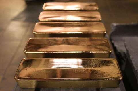 Oro se cotiza cerca de máximo de 7 años por temor sobre crecimiento