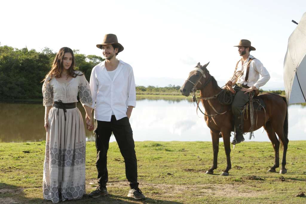 De izquierda a derecha: Viviana Serna, José Lombana y Lucas Buelvas. Actores del elenco.