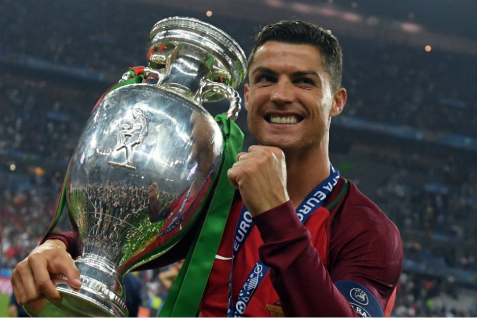 Cristiano Ronaldo obtuvo este año la Eurocopa con la selección de Portugual. / AFP