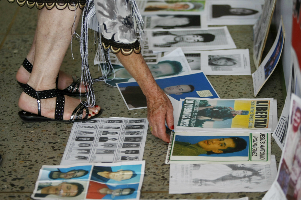 la cifra de personas indemnizadas solo llega a las 750 mil víctimas aproximadamente. / Christian Escobar Mora/EFE