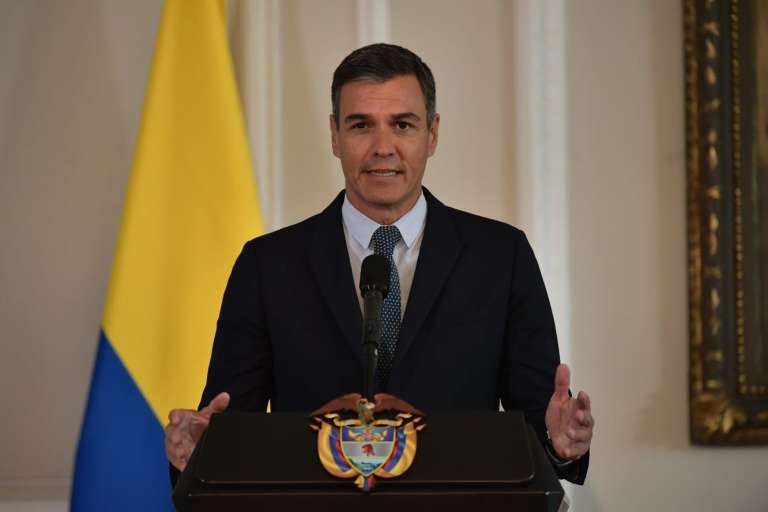 Además de lo anterior, Sánchez ofreció a España como garante de los diálogos de paz con el ELN. El mandatario sostuvo que "hemos hablado del compromiso de la sociedad española con la paz, lo hemos hecho desde el primer momento. Tendré el honor de visitar el Centro de Memoria, Paz y Reconciliación, pues la memoria es importante para la democracia”.