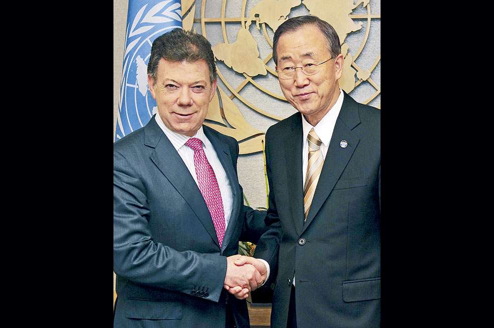 El 10 de junio de 2011, el presidente Juan Manuel Santos sancionó la histórica Ley de Víctimas en presencia de Ban Ki-moon, secretario general de las Naciones Unidas. / AFP