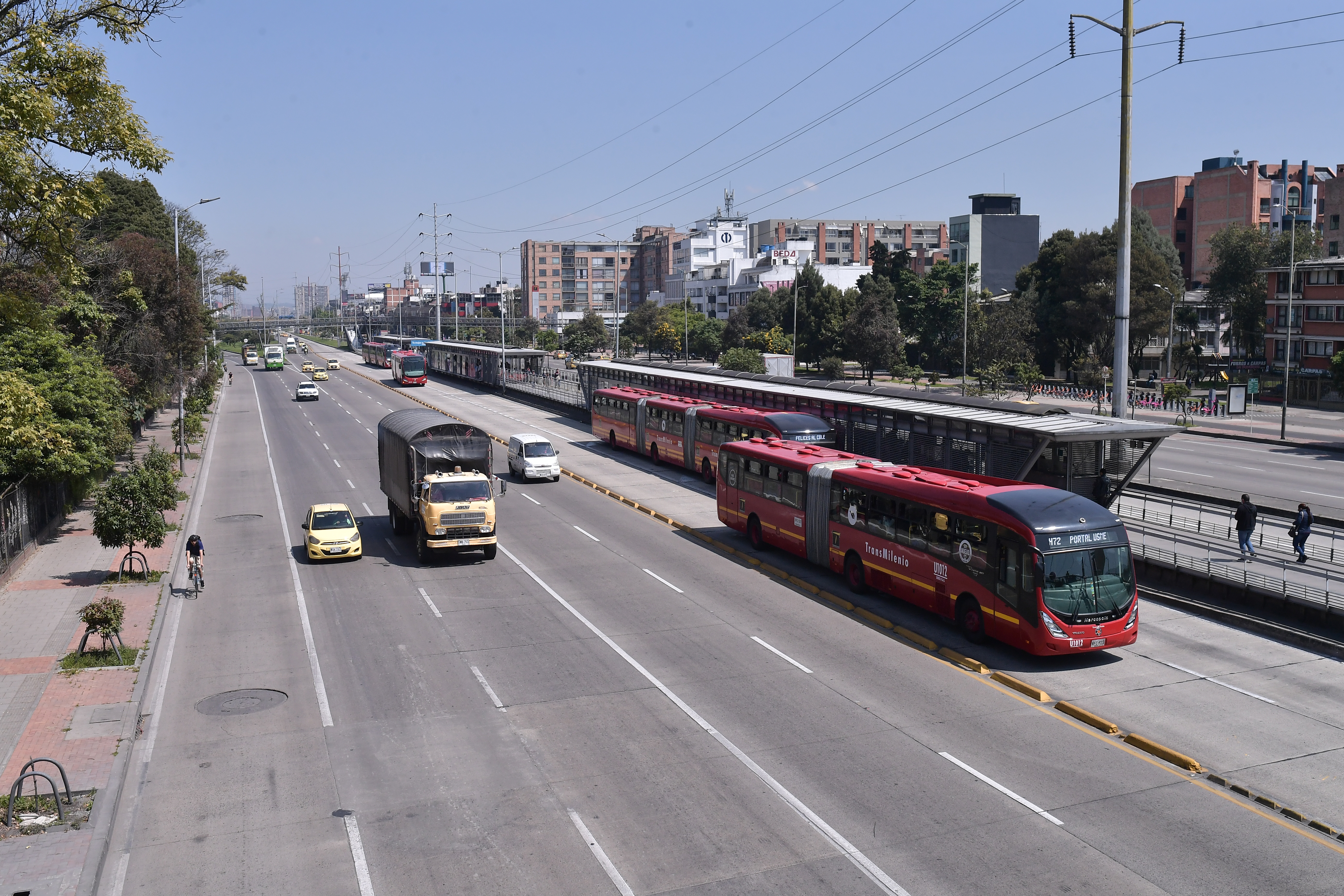 Aspectos de la movilidad en inmediaciones a la estación Universidad Nacional durante el día sin carro y un día antes de la imposición de la medida