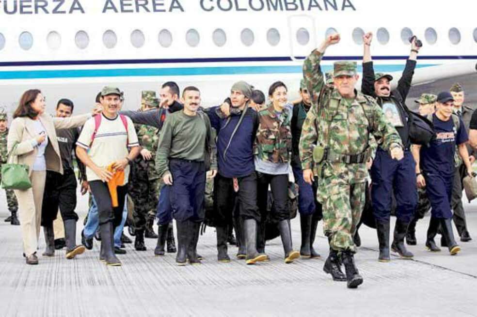 La operación fue ejecutada por 13 militares y consistió en la infiltración por parte de los uniformados a la guerrilla y la posterior creación de una ONG ficticia, con la que se hizo la pantomima de una misión humanitaria. / Archivo