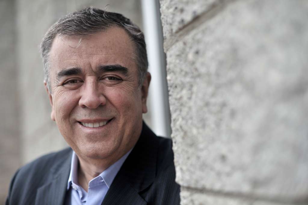 Periodista deportivo y presentador de Caracol noticias.