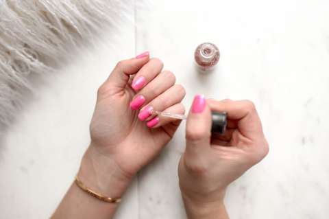 Uñas bubble, la más reciente tendencia en manicuras