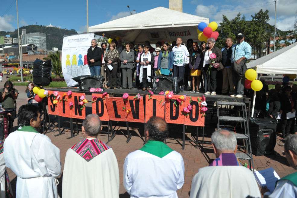 “Pero también hay muchos sacerdotes que han participado desde el lado de grandes gamonales en la persecución de los pobres”, manifiesta Gallego.