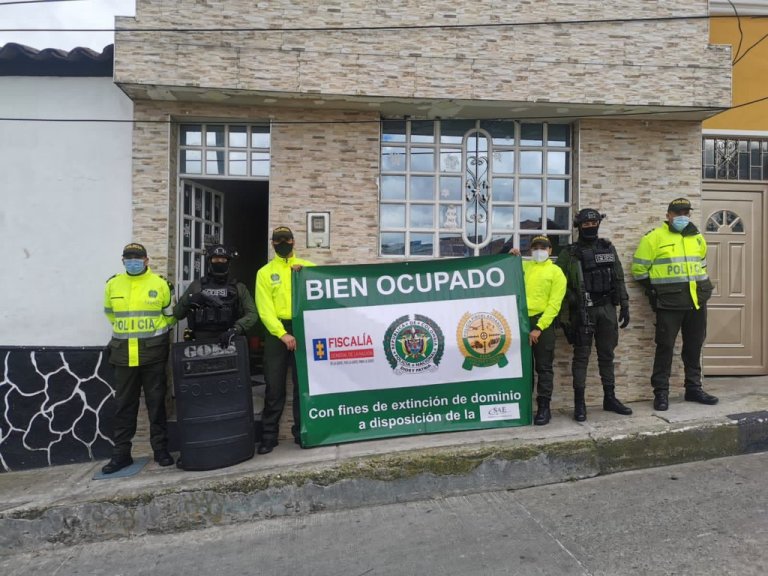 Extinción de dominio a ocho predios en Bogotá en donde fabricaban licor adulterado