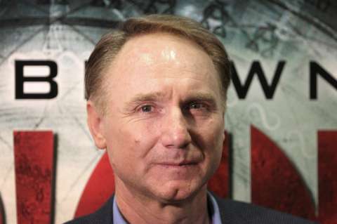 "Dios no puede sobrevivir a la ciencia", dice el novelista Dan Brown