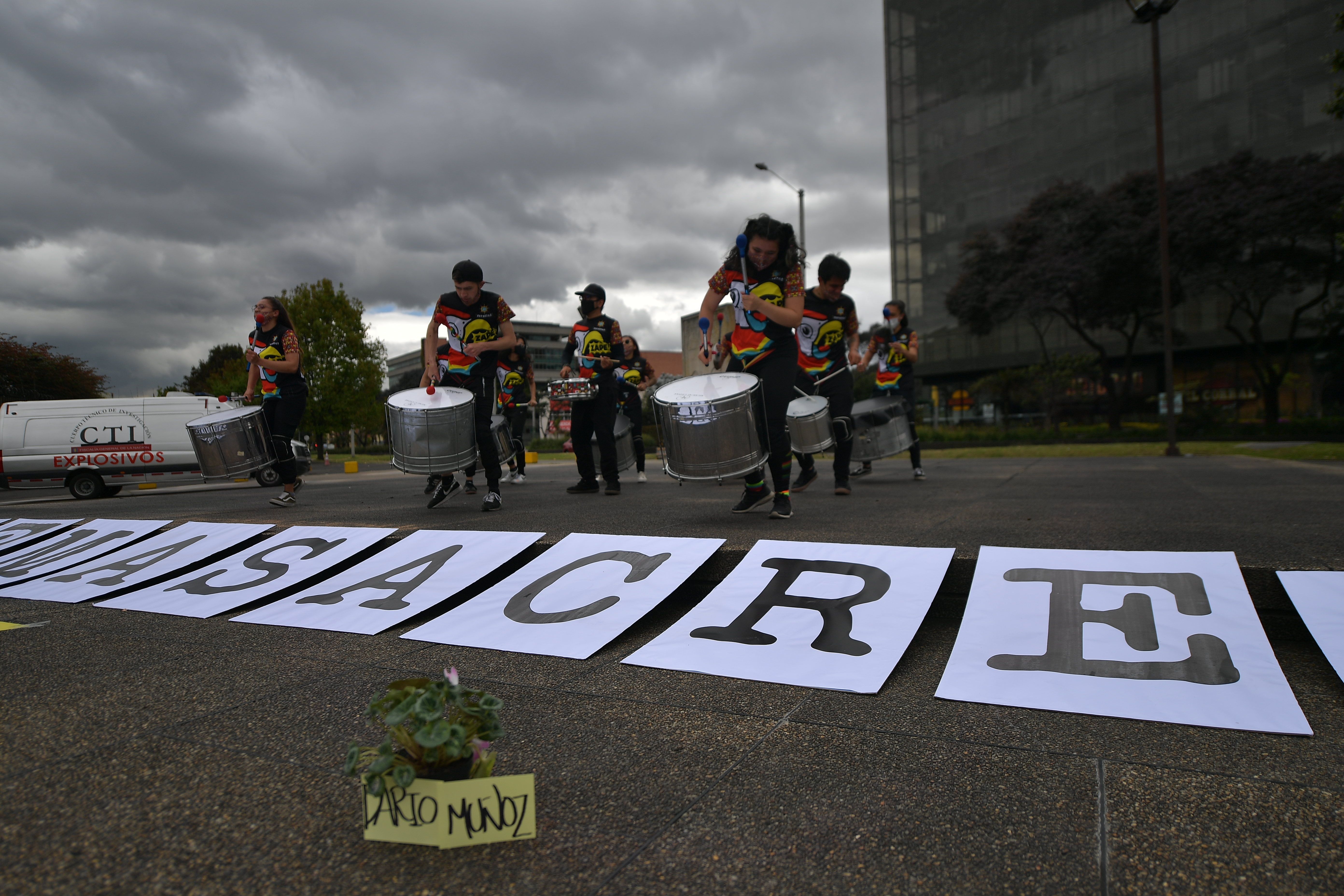 Protesta por esta masacre frente a la fiscalía