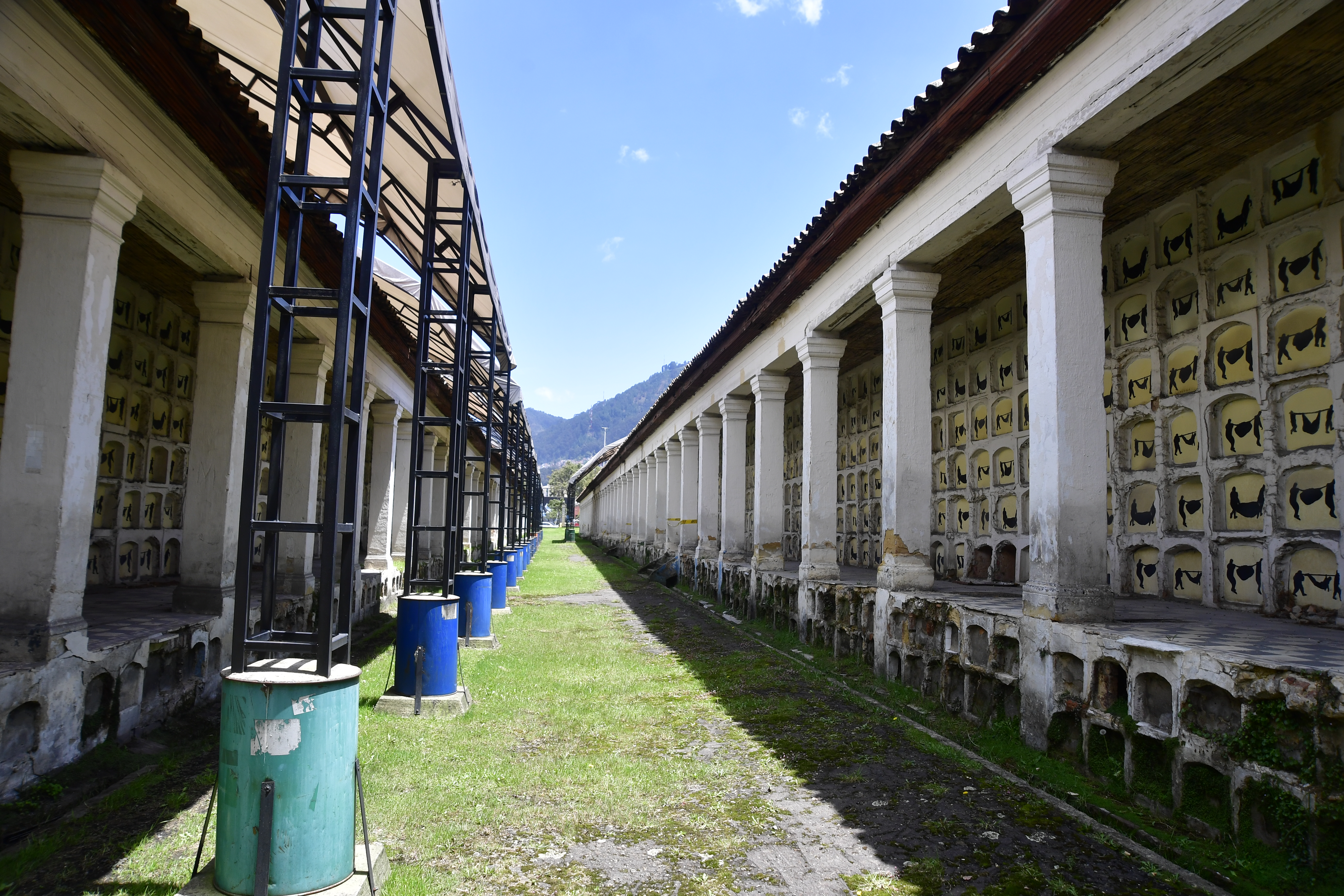 Exposición de la artista Beatriz González ubicada en el Cementerio Central
