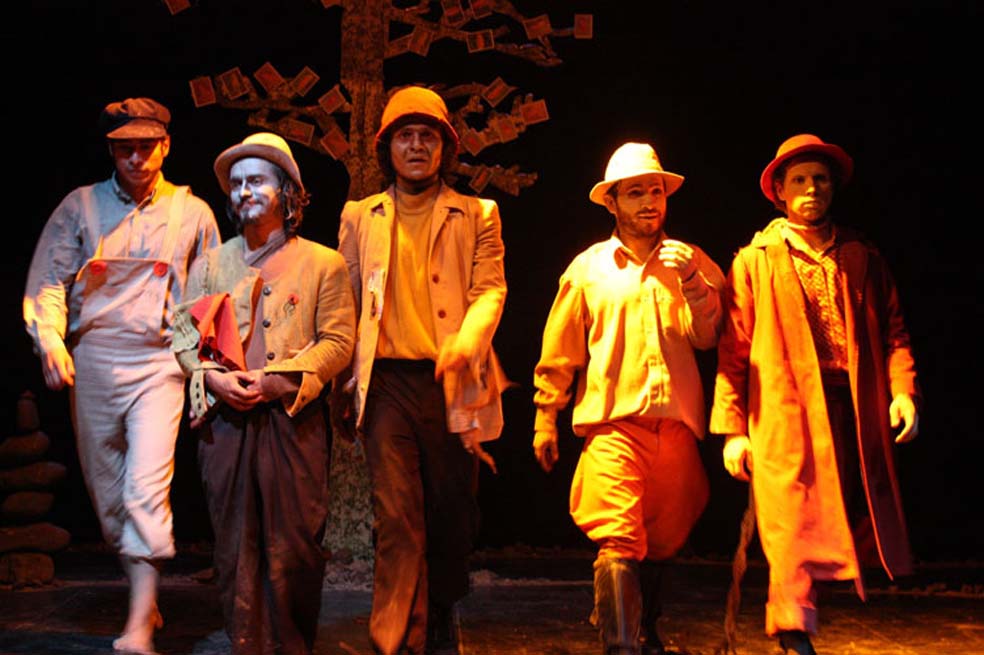 Los personajes de ‘Esperando a Godot’, obra representada por El Anhelo del Salmón. / Cortesía