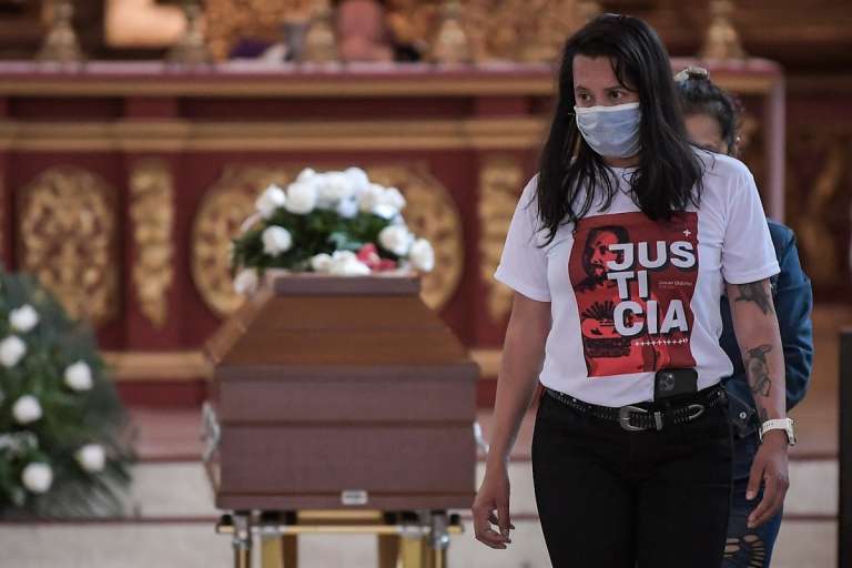 Pese a que sus familiares recibieron el cuerpo de Javier Ordóñez el pasado viernes 11 de septiembre, decidieron esperar la llegada de su mamá, que reside en España y de su hermano, que vive en Argentina.