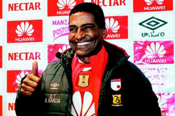 Alexis García, en la presentación como nuevo técnico de Independiente Santa Fe. / Luis Ángel - El Espectador