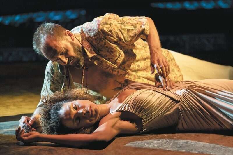 Ralph Fiennes y Sophie Okonedo, protagonistas de “Antonio y Cleopatra”, que se presentará el próximo fin de semana en salas de Cine Colombia. / Cortesía