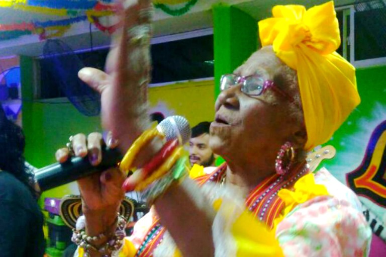 «Yo lo que tengo es pura tradición»: Manuela Torres, cantora de Basan Tambó