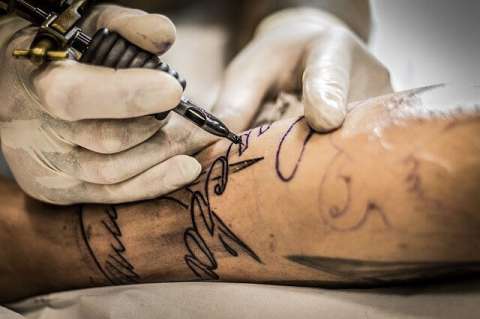 ¿Qué debes tener en cuenta a la hora de tatuarte?