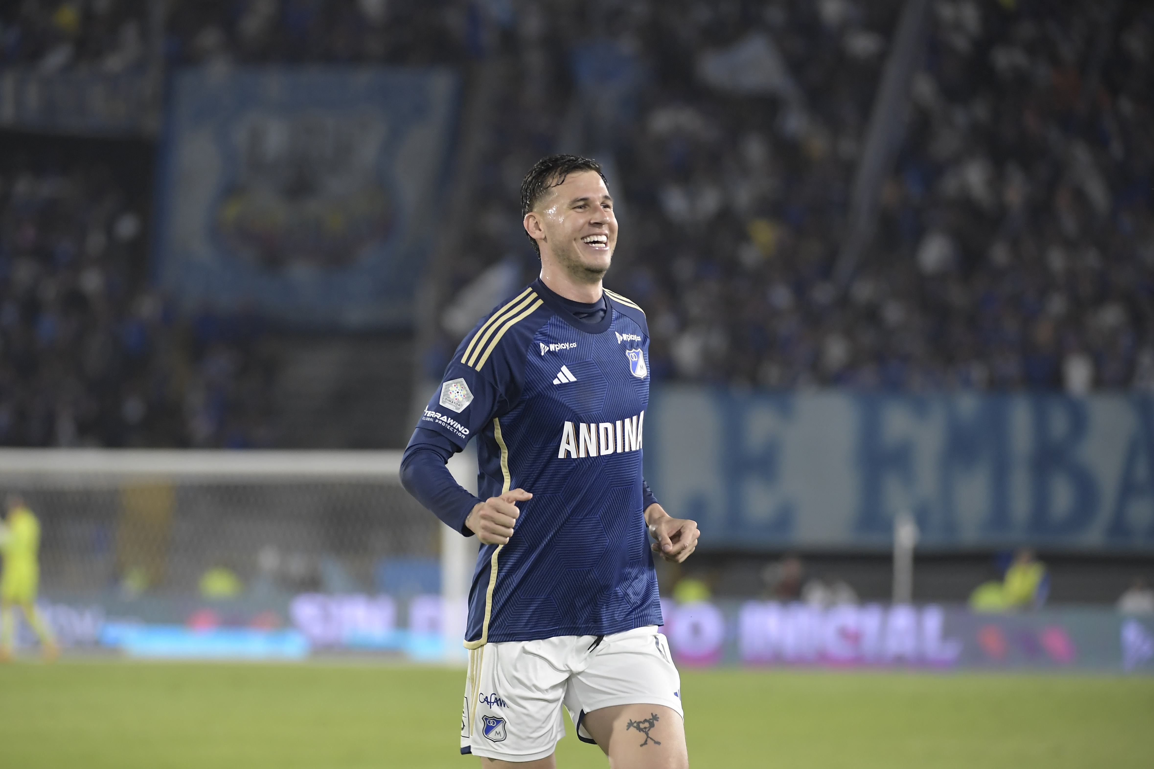 Jugador de Millonarios durante encuentro ante Santa Fe disputado en el Estadio El Campin de Bogotá por los cuadrangulares de la Liga BetPlay Dimayor