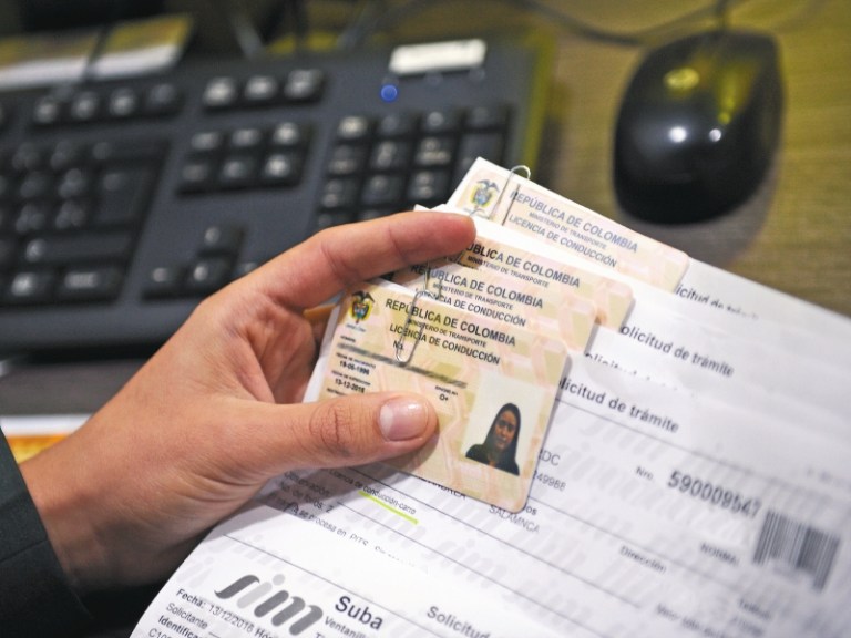 ¿Cada cuánto se debe renovar la licencia de conducción y qué pasa si está vencida?