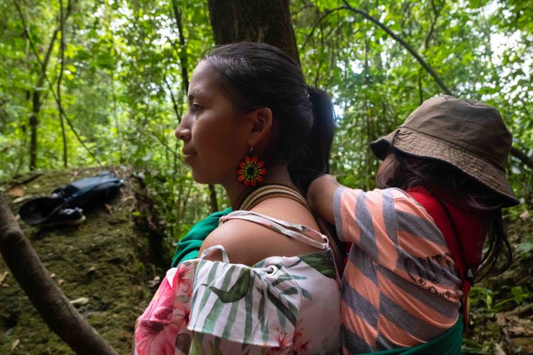 Entre el fuego y la palabra: mujeres que crean puentes por la Amazonía