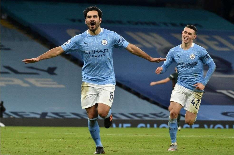 Ilkay Gündogan anotó dos goles en el triunfo de Manchester City, pero salió lesionado antes de los 70 minutos.
