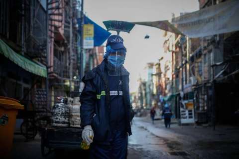 "Ni héroes ni kamikazes", así viven el desgaste por el coronavirus los sanitarios argentinos