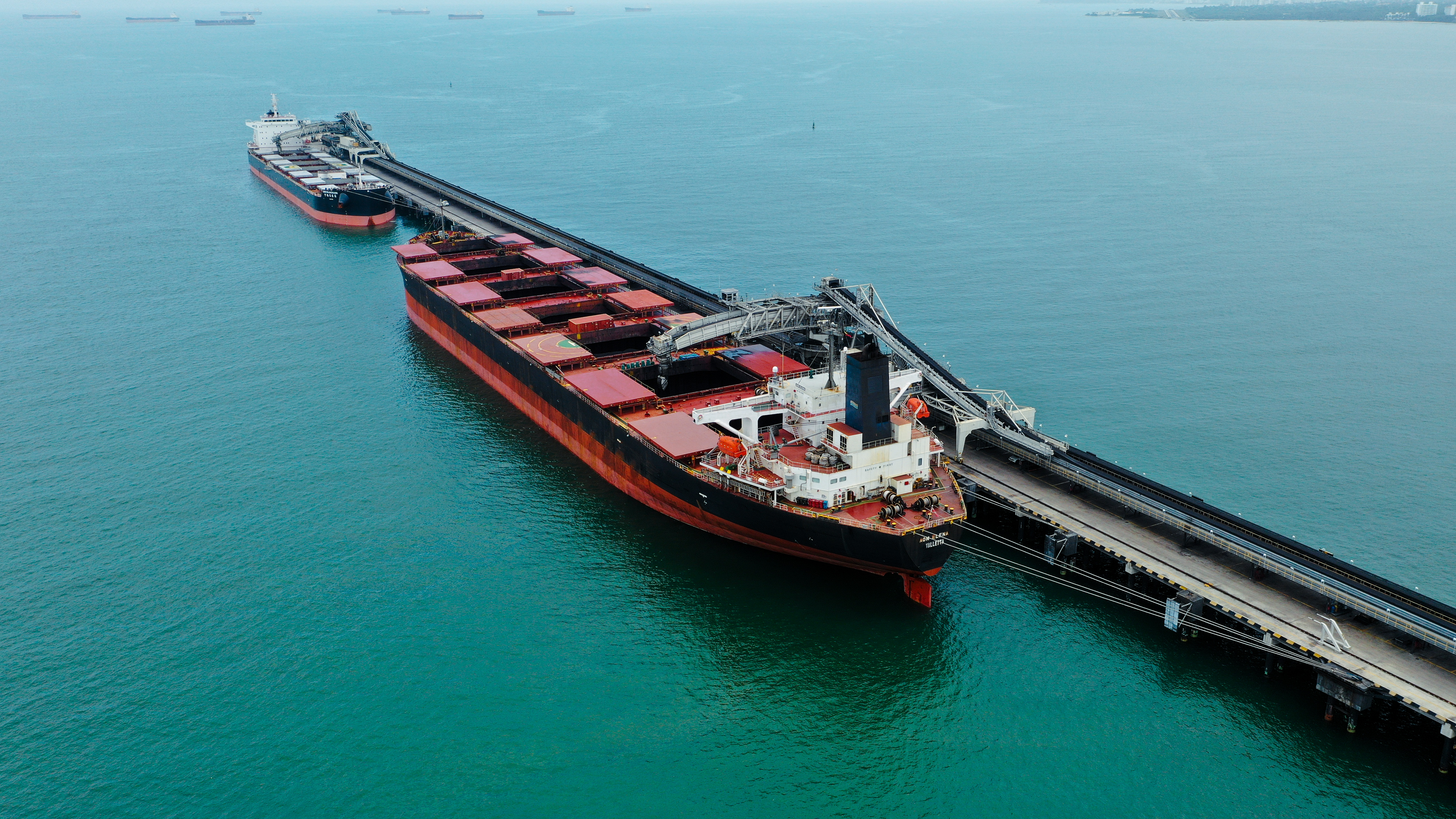 Desde la primera exportación de carbón térmico realizada en 1995, la compañía ha movilizado más de 642 millones de toneladas hacia mercados de América, Europa, Asia, África y Medio Oriente.