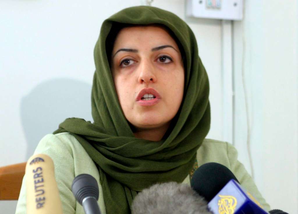 TEHERAN (Iran (Islamic Republic of)), 12/12/2025.- (FILE) - Iranian activist Narges Mohammadi speaks during the first-ever conference on human rights violations at the Human Rights Centre in Teheran, Iran, 17 January 2005 (reissued 12 December 2025). Narges Mohammadi, Nobel Peace Prize laureate in 2023, was arrested by security forces during a memorial ceremony for late lawyer Khosrow Alikordi, according to verified reports, citing the Narges Foundation. EFE/EPA/ABEDIN TAHERKENAREH