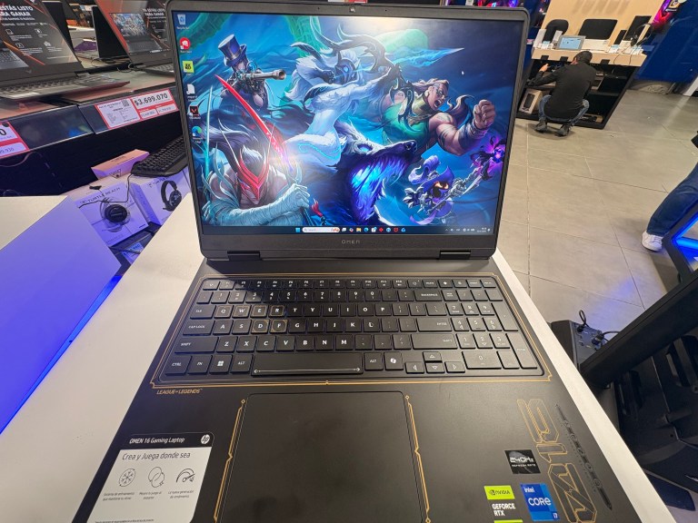 Un nuevo portátil para jugar y una nueva torre gamer se toman el mercado colombiano