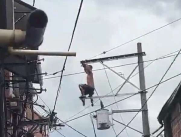 Hombre murió tras recibir descarga eléctrica al subirse a un poste en Medellín