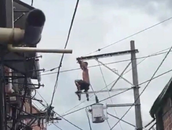 Un hombre que huía de la Policía murió tras subirse a un poste y recibir descarga eléctrica