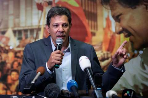 Haddad afirma que Bolsonaro quiere fusilar a quien piensa diferente de él