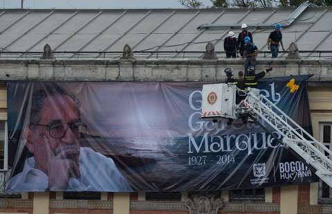 Con mariposas amarillas y al son vallenato, Bogotá despide a Gabo