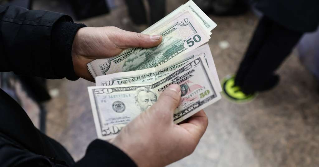 US dollar closes down in Colombia on October 2 according to reports