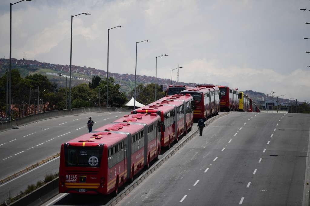 Protestas y bloqueos al sistema Transmilenio por parte de Comerciantes del sector de Venecia al sur de la capital