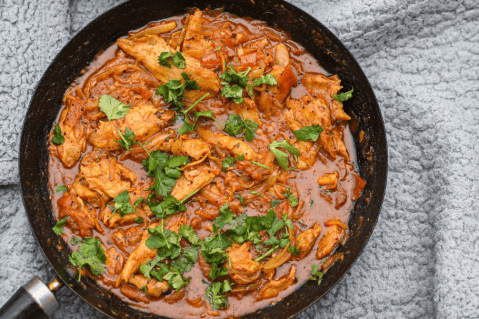 Pollo al curry: prepara esta receta en 10 minutos