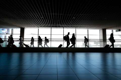 Examinan “por la fuerza” a mujeres tras abandono de recién nacido en aeropuerto de Doha