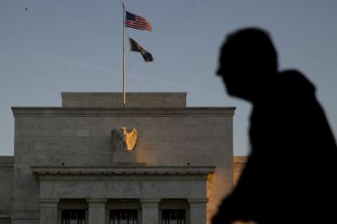 Banco central de EE.UU. baja previsión de crecimiento para 2016 a 2,2%