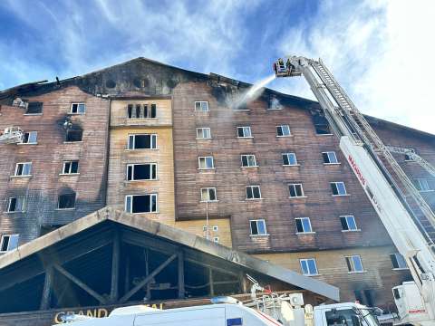 Incendio en estación de esquí en Turquía causa al menos 66 muertos